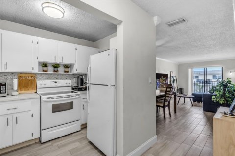 Condo in Hollywood, Florida, 1 bedroom  № 2036015 - photo 5