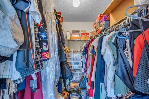 Condo in Hollywood, Florida, 1 bedroom  № 2036015 - photo 15