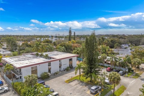 Condo in Hollywood, Florida, 1 bedroom  № 2036015 - photo 25