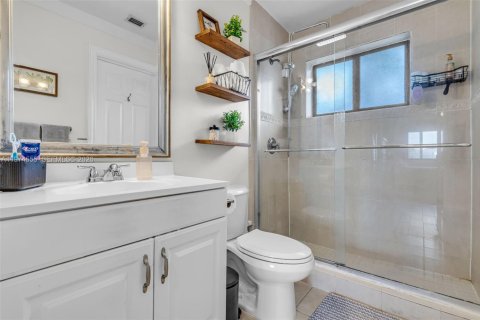 Condo in Hollywood, Florida, 1 bedroom  № 2036015 - photo 17