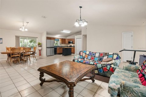 House in Leesburg, Florida 3 bedrooms, 151.24 sq.m. № 2216695 - photo 13