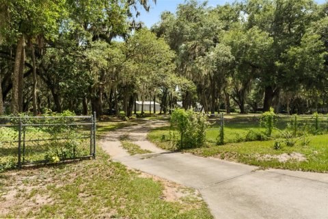 House in Leesburg, Florida 3 bedrooms, 151.24 sq.m. № 2216695 - photo 5