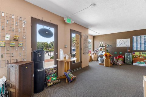 Propiedad comercial en venta en Tavares, Florida, 174.47 m2 № 1295369 - foto 5