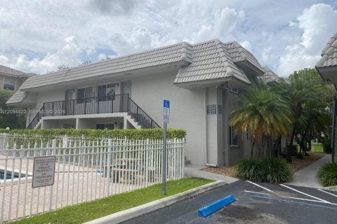 Appartement à Coral Springs, Floride 2 chambres, 76.18 m2 № 2382390