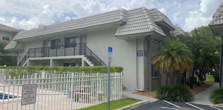 Appartement à Coral Springs, Floride 2 chambres, 76.18 m2 № 2382390