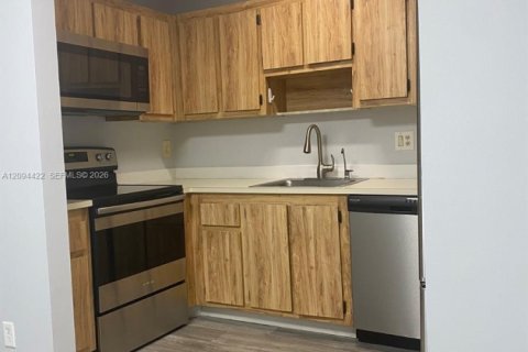 Appartement à louer à Coral Springs, Floride: 2 chambres, 76.18 m2 № 2382390 - photo 13