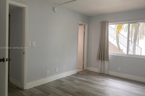 Appartement à louer à Coral Springs, Floride: 2 chambres, 76.18 m2 № 2382390 - photo 7