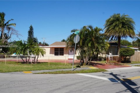 Купить виллу или дом в Дания-Бич, Флорида 3 спальни, 120.31м2, № 1996393 - фото 2