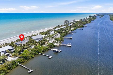House in Englewood, Florida 4 bedrooms, 387.96 sq.m. № 2111326