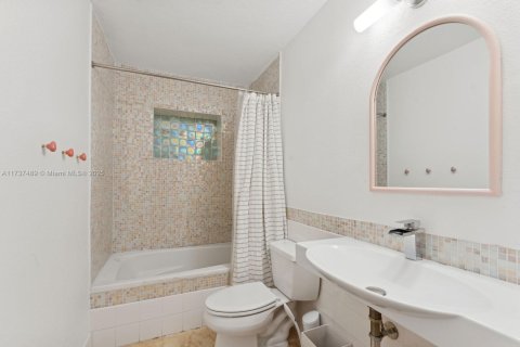 Casa en venta en Hollywood, Florida, 5 dormitorios, 289.86 m2 № 1487392 - foto 21