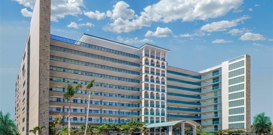 Condo in Gulfport, Florida, 2 bedrooms  № 1681859
