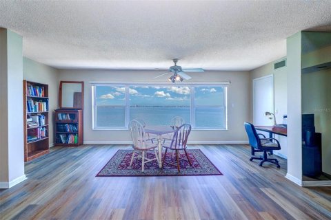 Condo in Gulfport, Florida, 2 bedrooms  № 1681859 - photo 5