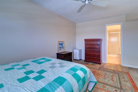 Condo in Gulfport, Florida, 2 bedrooms  № 1681859 - photo 17