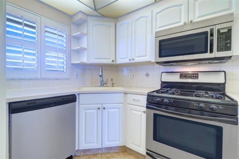 Condo in Gulfport, Florida, 2 bedrooms  № 1681859 - photo 15