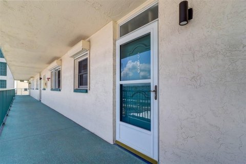 Condo in Gulfport, Florida, 2 bedrooms  № 1681859 - photo 3