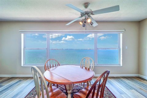Condo in Gulfport, Florida, 2 bedrooms  № 1681859 - photo 6