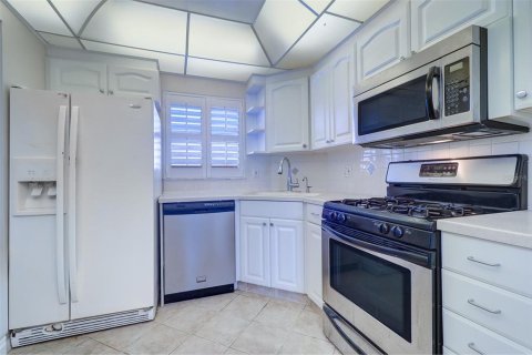 Condo in Gulfport, Florida, 2 bedrooms  № 1681859 - photo 14