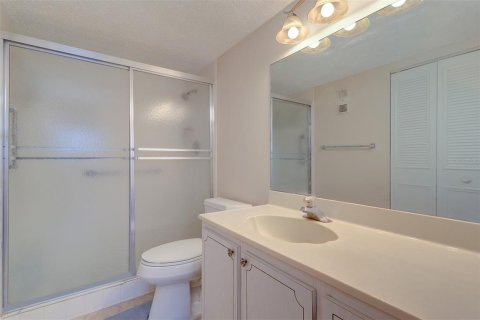Condo in Gulfport, Florida, 2 bedrooms  № 1681859 - photo 18