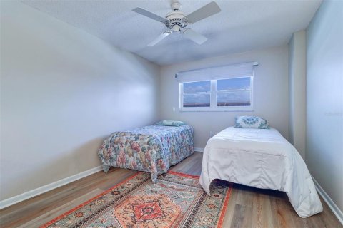 Condo in Gulfport, Florida, 2 bedrooms  № 1681859 - photo 20