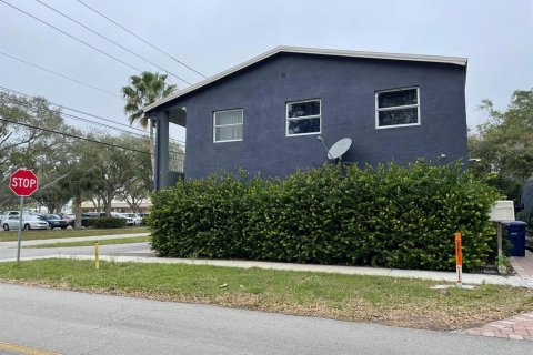 Immobilier commercial à vendre à Fort Myers, Floride: 435.53 m2 № 2213600 - photo 2