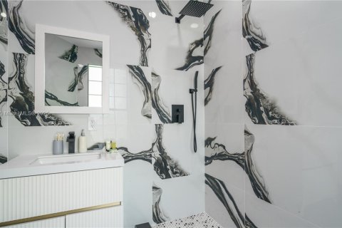 House in Palm City, Florida 9 bedrooms, 458.84 sq.m. № 2012171 - photo 27