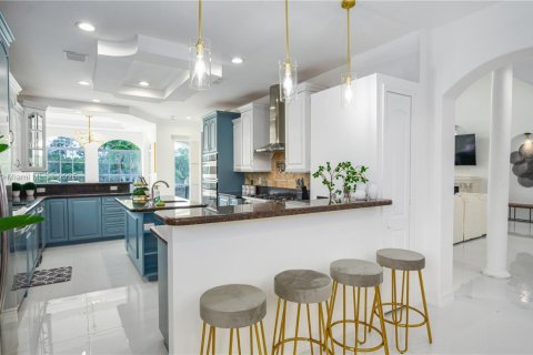 House in Palm City, Florida 9 bedrooms, 458.84 sq.m. № 2012171 - photo 9