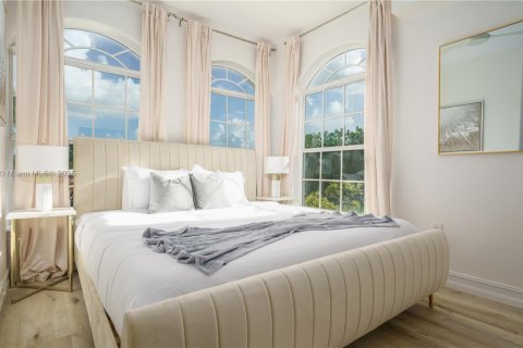 House in Palm City, Florida 9 bedrooms, 458.84 sq.m. № 2012171 - photo 26