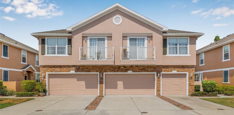 Adosado en Saint Petersburg, Florida 3 dormitorios, 137.5 m2 № 1679322
