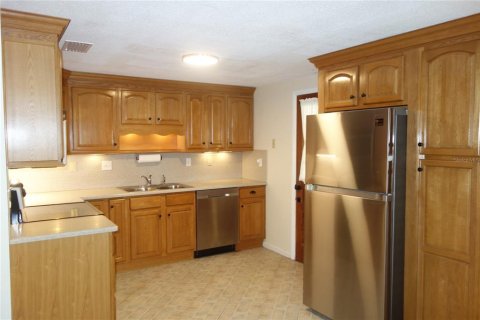 House in Lakeland, Florida 3 bedrooms, 128.48 sq.m. № 1716473 - photo 2