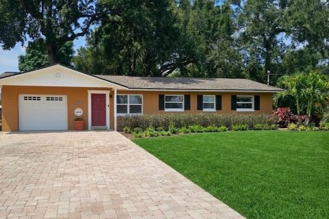 House in Orlando, Florida 3 bedrooms, 138.7 sq.m. № 2279747
