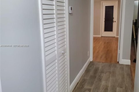 Copropriété à louer à Tamarac, Floride: 1 chambre, 69.31 m2 № 2076541 - photo 4