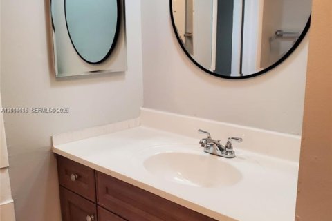 Copropriété à louer à Tamarac, Floride: 1 chambre, 69.31 m2 № 2076541 - photo 8