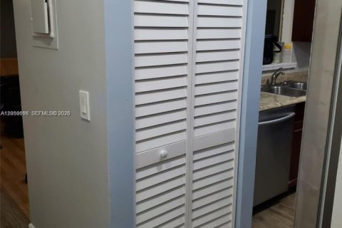 Copropriété à louer à Tamarac, Floride: 1 chambre, 69.31 m2 № 2076541 - photo 3