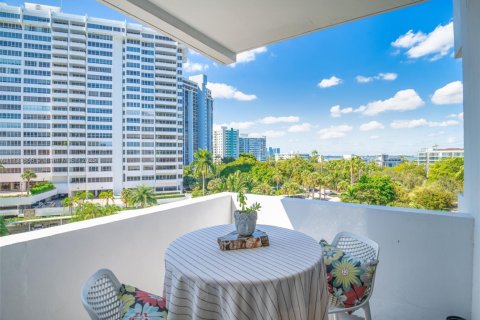 Copropriété à vendre à Miami Beach, Floride: 2 chambres, 130.34 m2 № 1709622 - photo 12