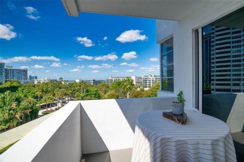 Copropriété à vendre à Miami Beach, Floride: 2 chambres, 130.34 m2 № 1709622 - photo 13