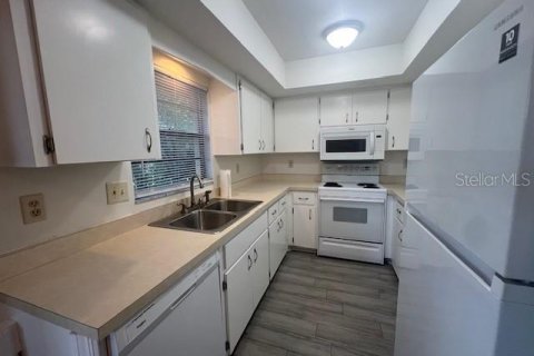 Villa ou maison à louer à Sarasota, Floride: 2 chambres, 82.5 m2 № 2404739 - photo 3