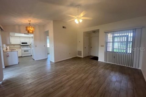 Villa ou maison à louer à Sarasota, Floride: 2 chambres, 82.5 m2 № 2404739 - photo 5