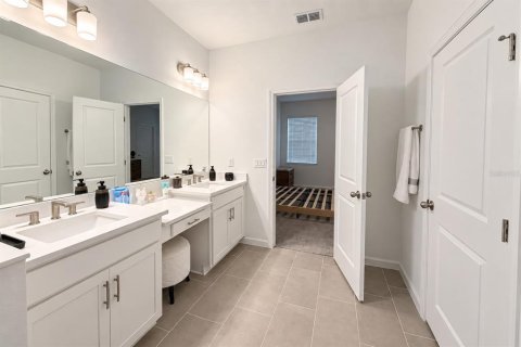 Villa ou maison à louer à Clermont, Floride: 4 chambres, 249.72 m2 № 2358110 - photo 8