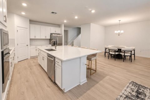 Villa ou maison à louer à Clermont, Floride: 4 chambres, 249.72 m2 № 2358110 - photo 4