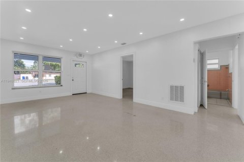 Propiedad comercial en venta en Hollywood, Florida № 2005991 - foto 25