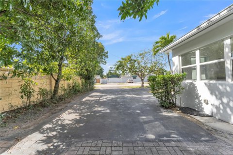 Propiedad comercial en venta en Hollywood, Florida № 2005991 - foto 9