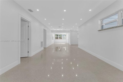 Propiedad comercial en venta en Hollywood, Florida № 2005991 - foto 28