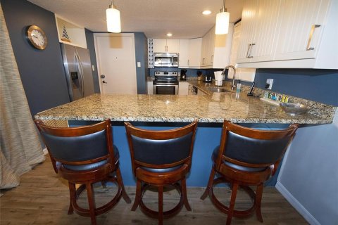 Condo in New Smyrna Beach, Florida, 2 bedrooms  № 2108475 - photo 3