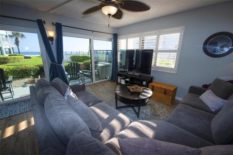 Condo in New Smyrna Beach, Florida, 2 bedrooms  № 2108475 - photo 5