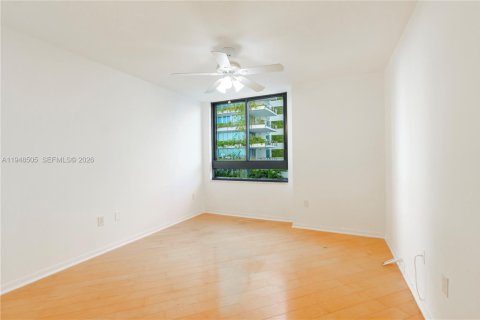 Condo in Miami Beach, Florida, 1 bedroom  № 2004647 - photo 10