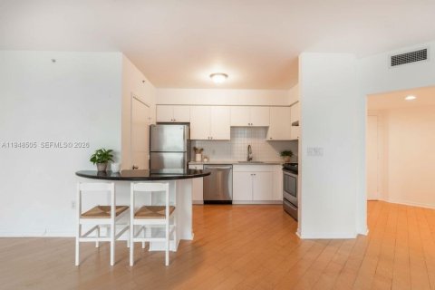 Condo in Miami Beach, Florida, 1 bedroom  № 2004647 - photo 6