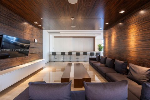 Condo in Miami Beach, Florida, 1 bedroom  № 2004647 - photo 18