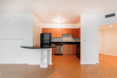 Condo in Miami Beach, Florida, 1 bedroom  № 2004647 - photo 8
