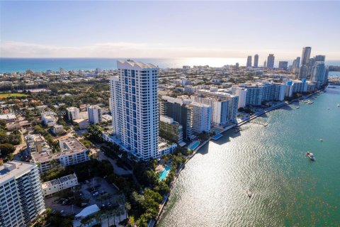 Condo in Miami Beach, Florida, 1 bedroom  № 2004647 - photo 21