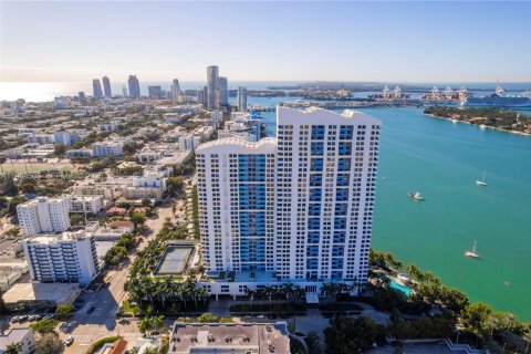 Condo in Miami Beach, Florida, 1 bedroom  № 2004647 - photo 20
